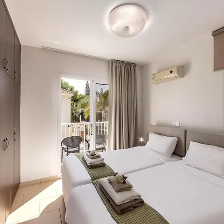 View 6 -fig Tree Bay-jacuzzi-hot Tub *