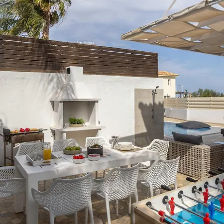 View 6 -fig Tree Bay-jacuzzi-hot Tub