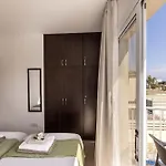 View 6 -fig Tree Bay-jacuzzi-hot Tub