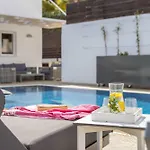View 6 -fig Tree Bay-jacuzzi-hot Tub