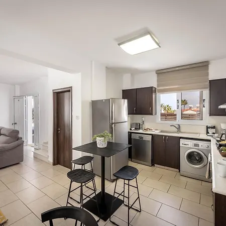 View 6 -fig Tree Bay-jacuzzi-hot Tub