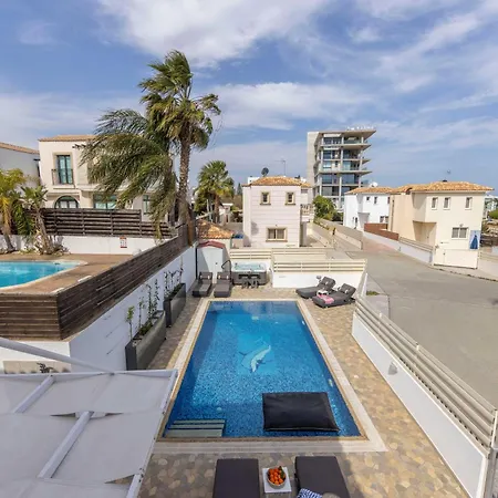 View 6 -fig Tree Bay-jacuzzi-hot Tub Villa Protaras