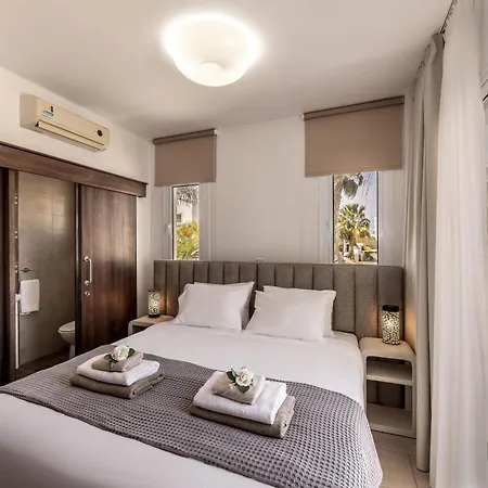 Villa View 6 -fig Tree Bay-jacuzzi-hot Tub Protaras