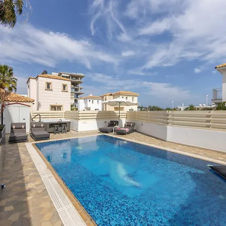 View 6 -fig Tree Bay-jacuzzi-hot Tub Villa
