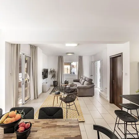 Villa View 6 -fig Tree Bay-jacuzzi-hot Tub Protaras