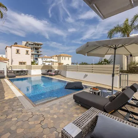 View 6 -fig Tree Bay-jacuzzi-hot Tub Villa