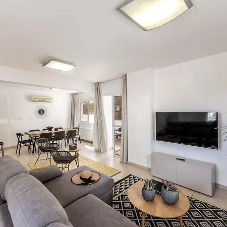 View 6 -fig Tree Bay-jacuzzi-hot Tub *