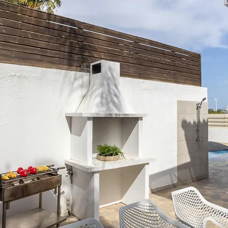 Villa View 6 -fig Tree Bay-jacuzzi-hot Tub Protaras