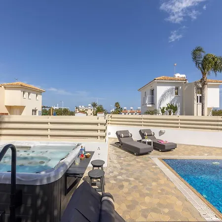 View 6 -fig Tree Bay-jacuzzi-hot Tub Protaras