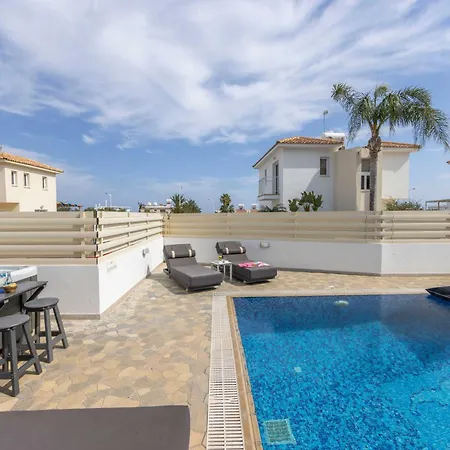 View 6 -fig Tree Bay-jacuzzi-hot Tub Protaras