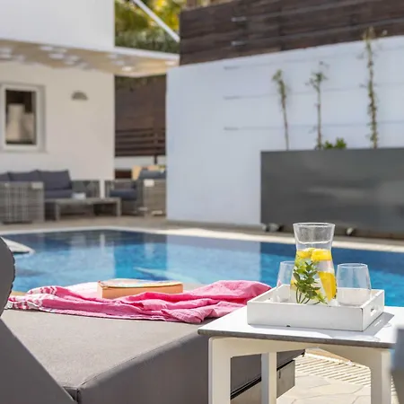 View 6 -fig Tree Bay-jacuzzi-hot Tub