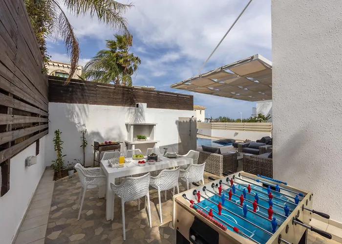View 6 -fig Tree Bay-jacuzzi-hot Tub *