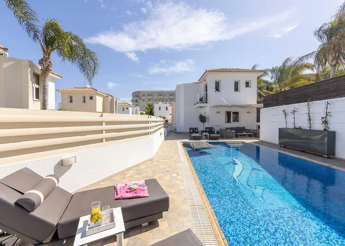 View 6 -fig Tree Bay-jacuzzi-hot Tub