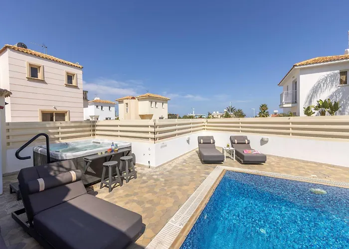 View 6 -fig Tree Bay-jacuzzi-hot Tub *