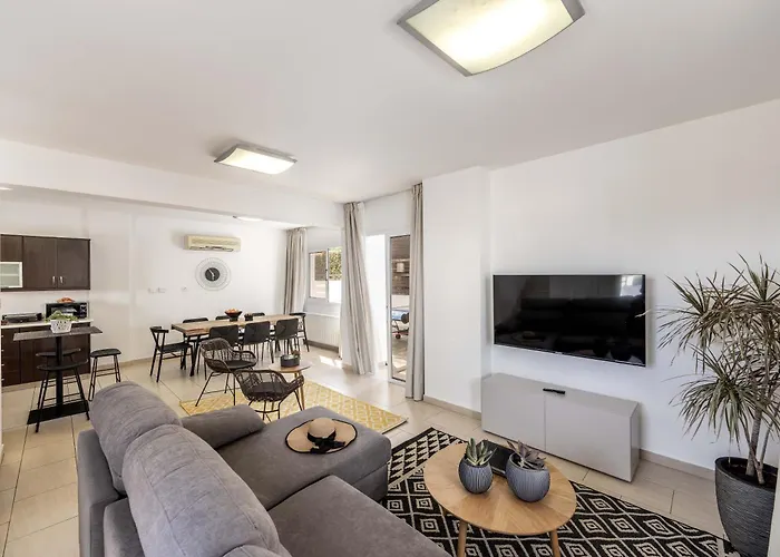 View 6 -fig Tree Bay-jacuzzi-hot Tub *