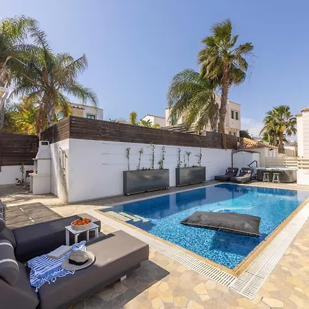 View 6 -fig Tree Bay-jacuzzi-hot Tub Villa Protaras