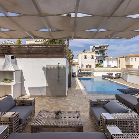 View 6 -fig Tree Bay-jacuzzi-hot Tub Villa *