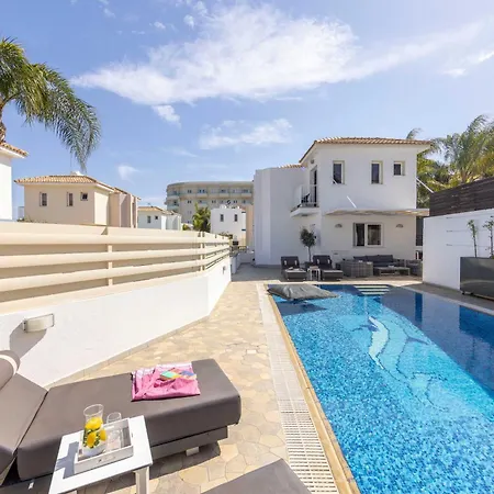 View 6 -fig Tree Bay-jacuzzi-hot Tub