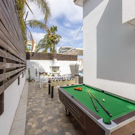 View 6 -fig Tree Bay-jacuzzi-hot Tub Villa Protaras