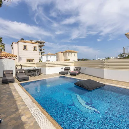 View 6 -fig Tree Bay-jacuzzi-hot Tub *