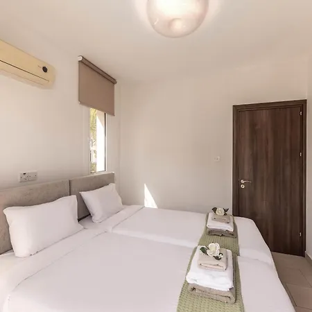 View 6 -fig Tree Bay-jacuzzi-hot Tub