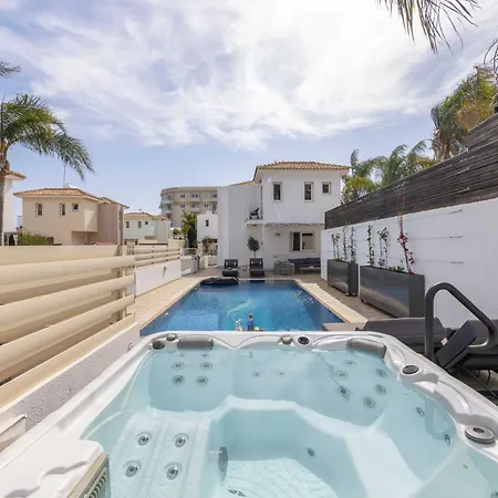 Villa View 6 -fig Tree Bay-jacuzzi-hot Tub