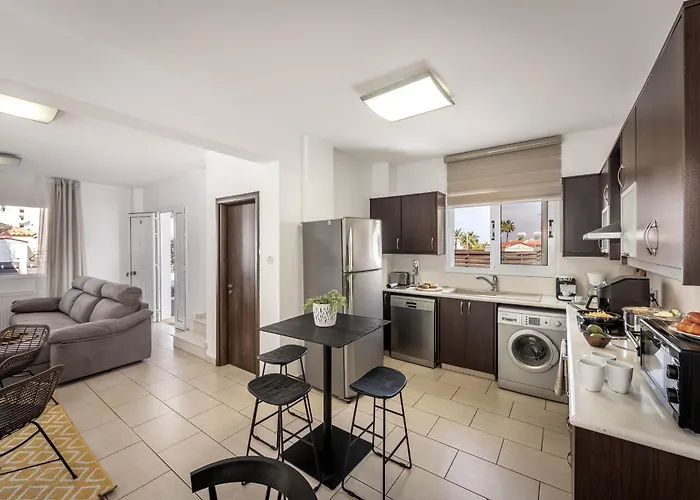 View 6 -fig Tree Bay-jacuzzi-hot Tub