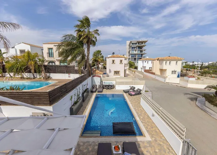 View 6 -fig Tree Bay-jacuzzi-hot Tub Vila Protaras