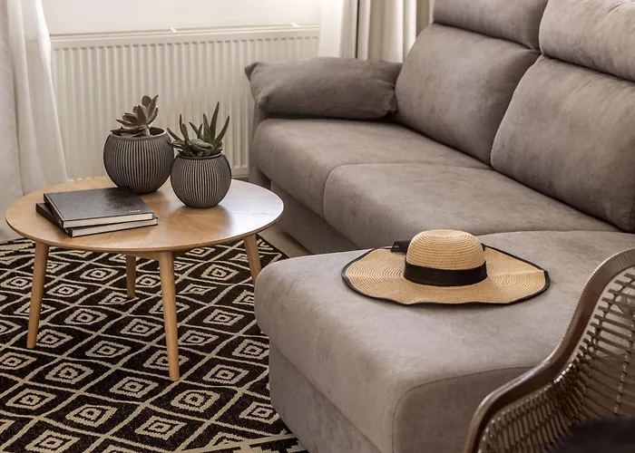 View 6 -fig Tree Bay-jacuzzi-hot Tub *