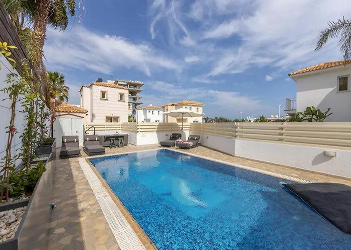 View 6 -fig Tree Bay-jacuzzi-hot Tub Vila