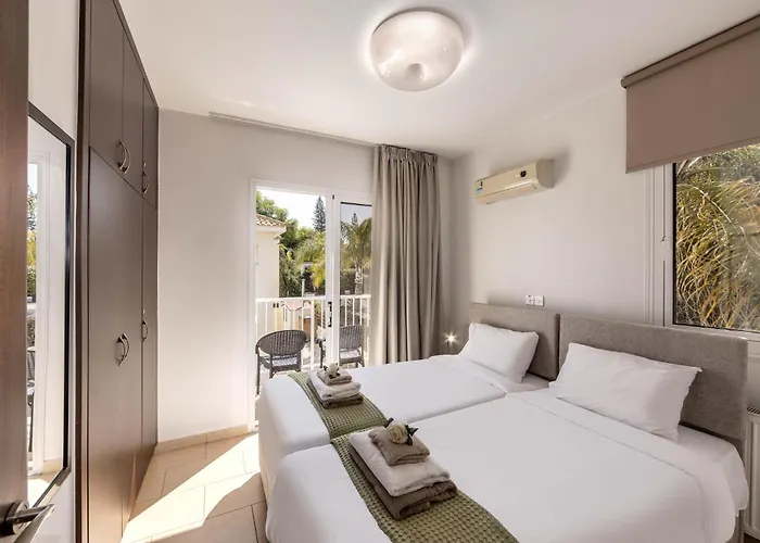 View 6 -fig Tree Bay-jacuzzi-hot Tub *