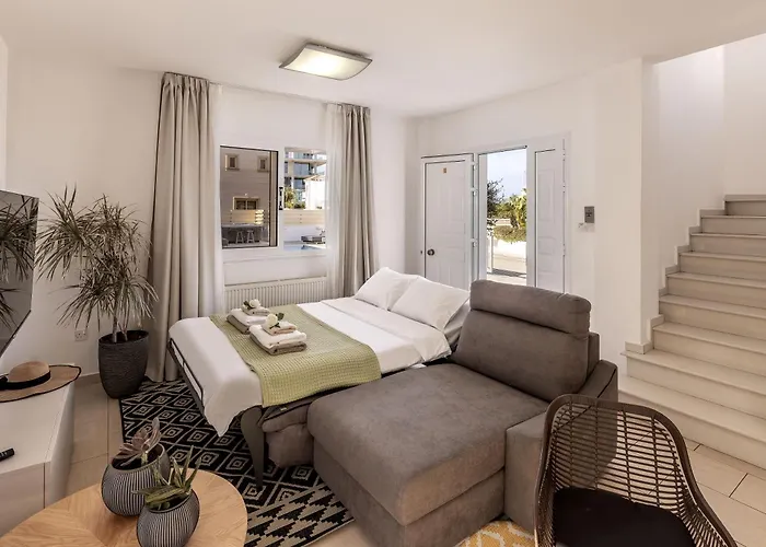 View 6 -fig Tree Bay-jacuzzi-hot Tub