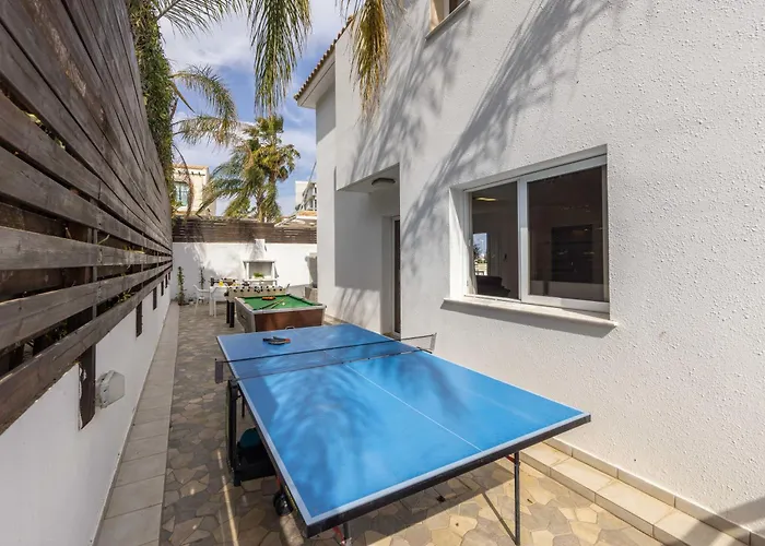 View 6 -fig Tree Bay-jacuzzi-hot Tub Vila Protaras