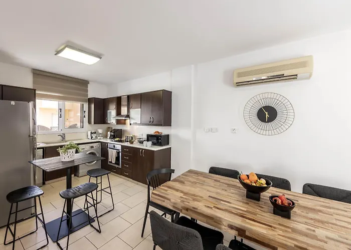 View 6 -fig Tree Bay-jacuzzi-hot Tub Protaras