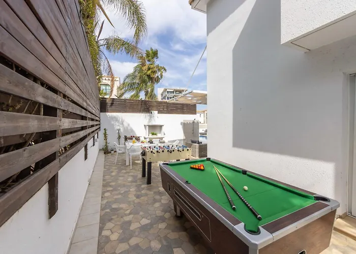 View 6 -fig Tree Bay-jacuzzi-hot Tub Vila Protaras