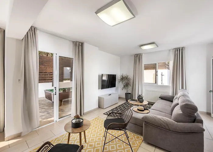 View 6 -fig Tree Bay-jacuzzi-hot Tub