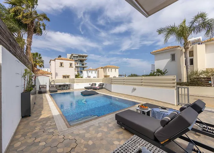 View 6 -fig Tree Bay-jacuzzi-hot Tub Vila