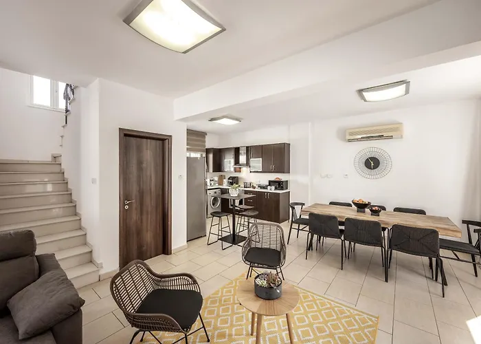 View 6 -fig Tree Bay-jacuzzi-hot Tub Vila Protaras