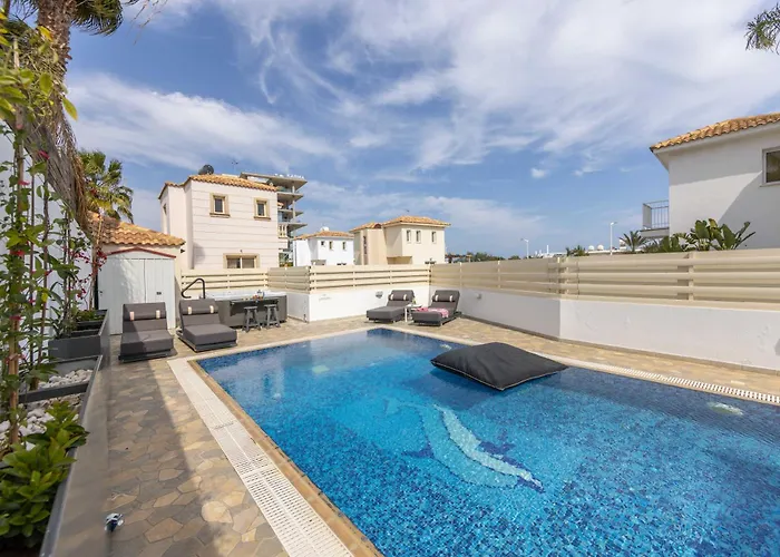 View 6 -fig Tree Bay-jacuzzi-hot Tub *