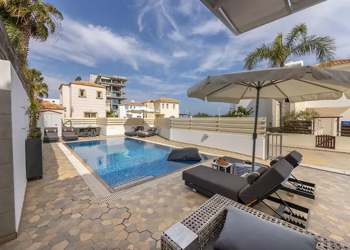 View 6 -fig Tree Bay-jacuzzi-hot Tub Vila