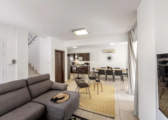 View 6 -fig Tree Bay-jacuzzi-hot Tub Villa *