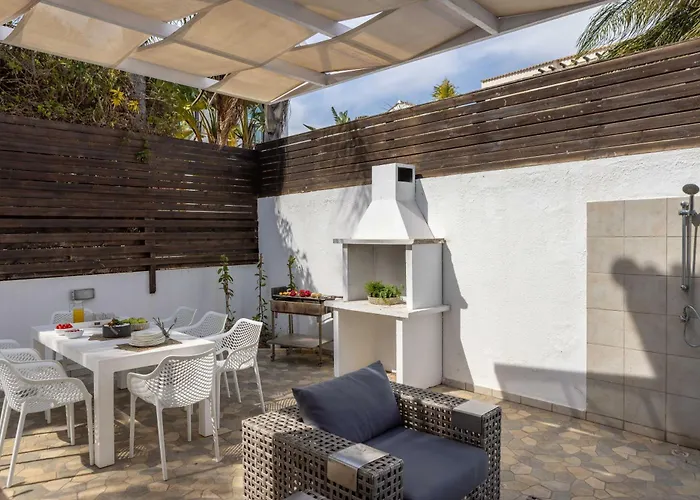 View 6 -fig Tree Bay-jacuzzi-hot Tub