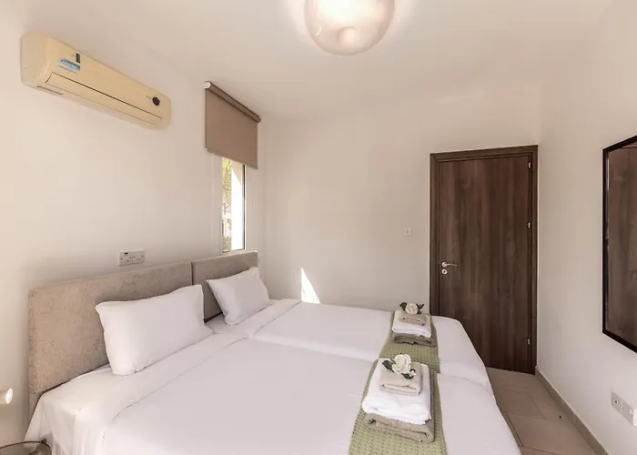 View 6 -fig Tree Bay-jacuzzi-hot Tub