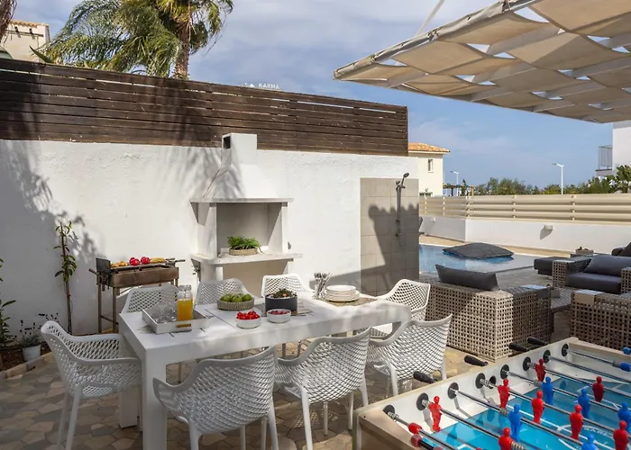 View 6 -fig Tree Bay-jacuzzi-hot Tub