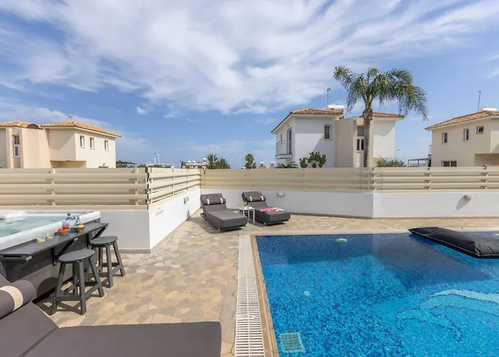 View 6 -fig Tree Bay-jacuzzi-hot Tub Protaras