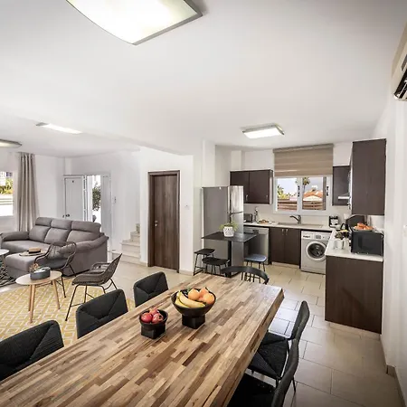 View 6 -fig Tree Bay-jacuzzi-hot Tub Villa Protarász