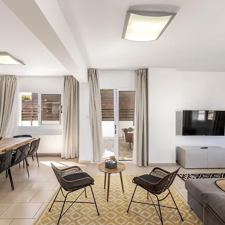 View 6 -fig Tree Bay-jacuzzi-hot Tub Villa *