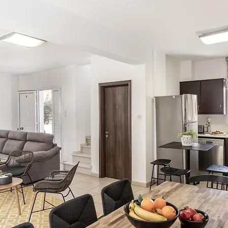 View 6 -fig Tree Bay-jacuzzi-hot Tub Villa *