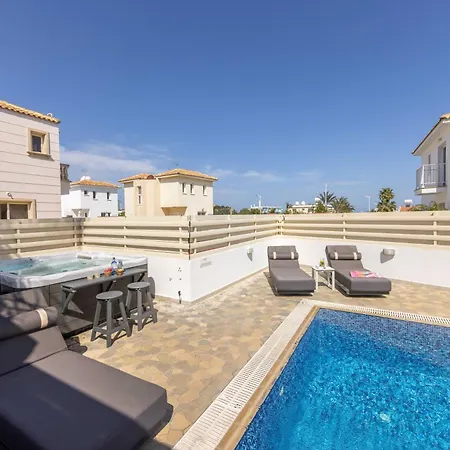 View 6 -fig Tree Bay-jacuzzi-hot Tub *